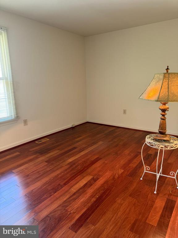 8606 COMPASS COURT