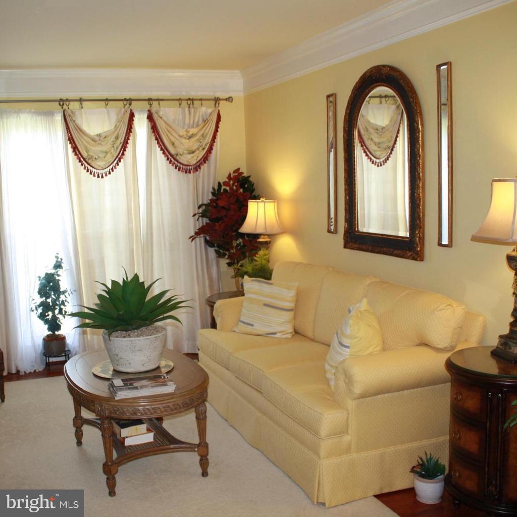 8606 COMPASS COURT