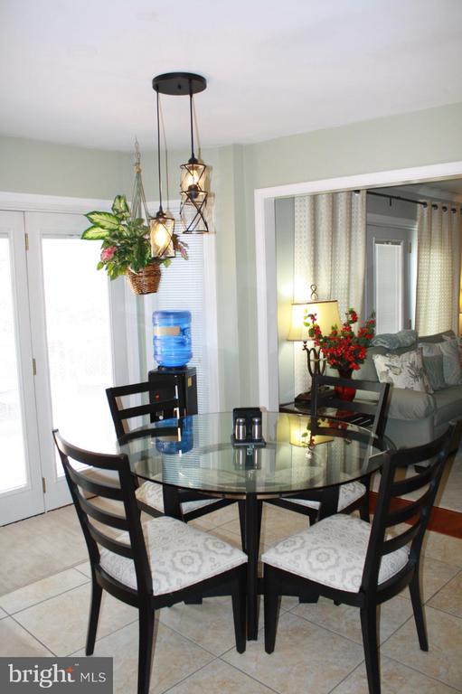 8606 COMPASS COURT