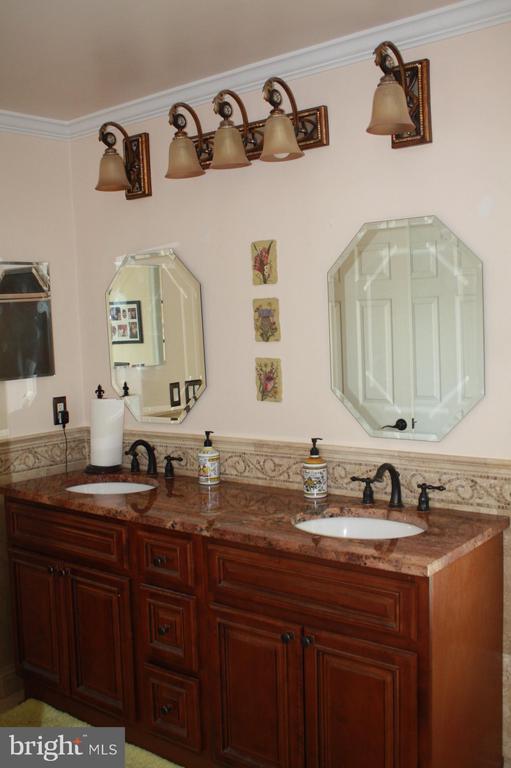 8606 COMPASS COURT