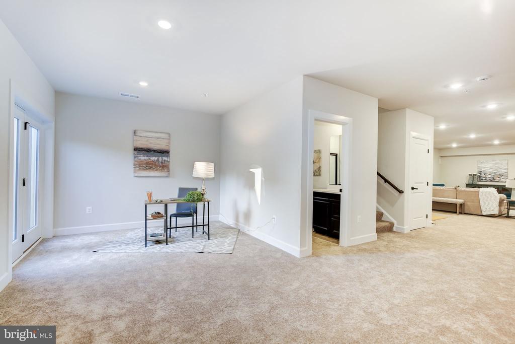 6547 CLUBHOUSE DRIVE