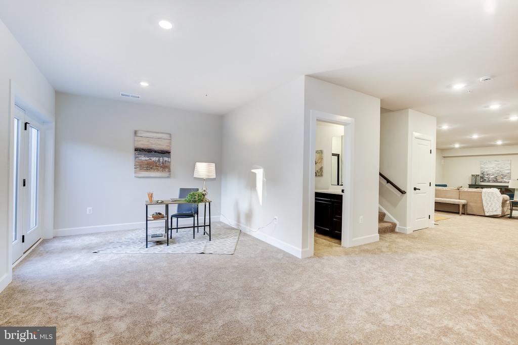 6547 CLUBHOUSE DRIVE