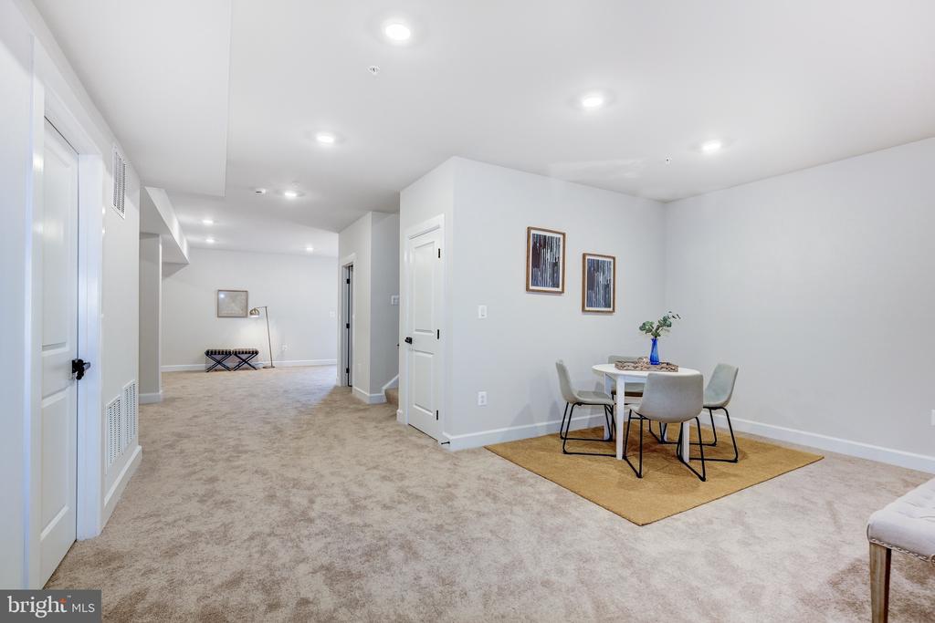 6547 CLUBHOUSE DRIVE