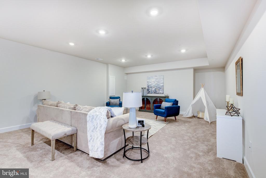 6547 CLUBHOUSE DRIVE