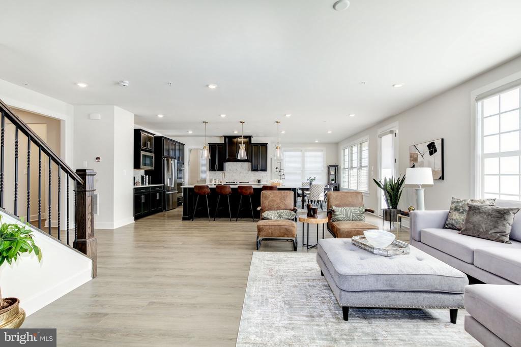 6547 CLUBHOUSE DRIVE