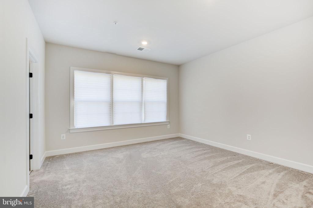 6547 CLUBHOUSE DRIVE