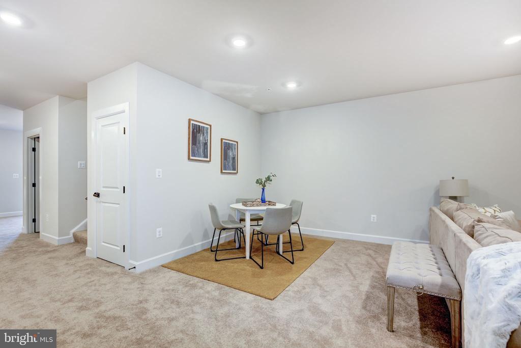 6547 CLUBHOUSE DRIVE