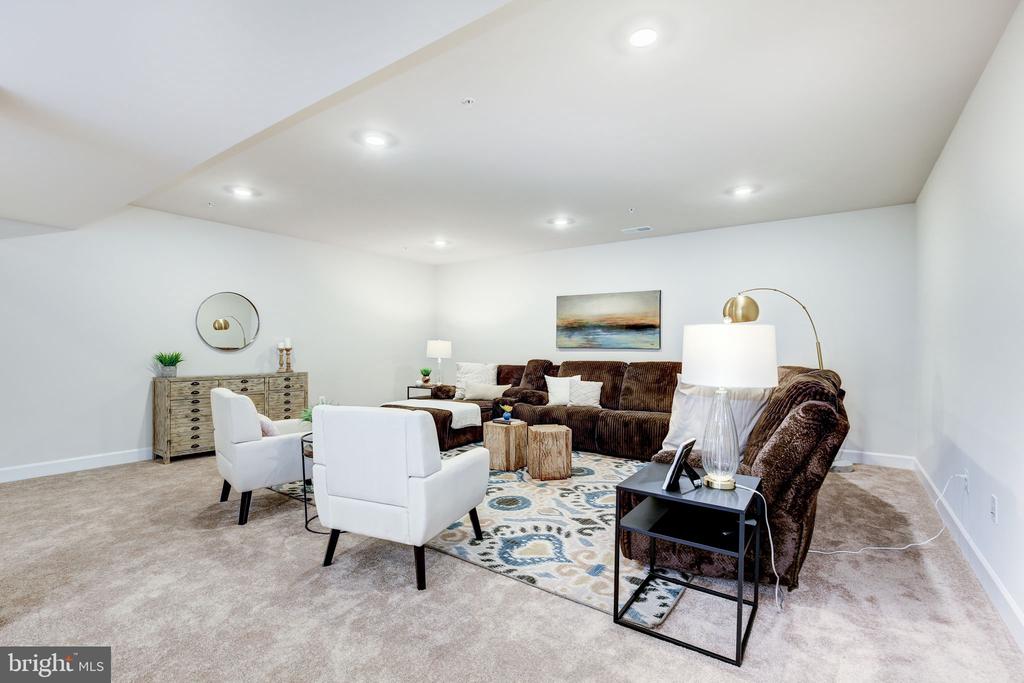 6547 CLUBHOUSE DRIVE