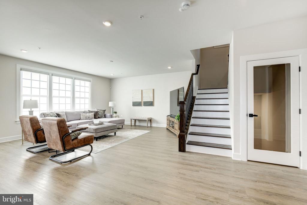 6547 CLUBHOUSE DRIVE