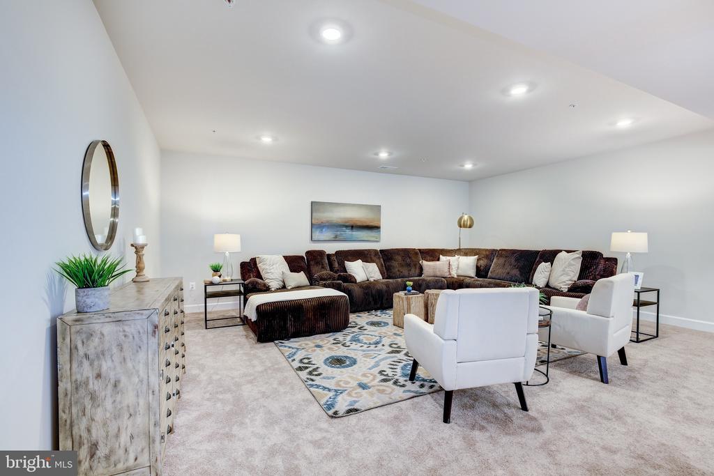 6547 CLUBHOUSE DRIVE