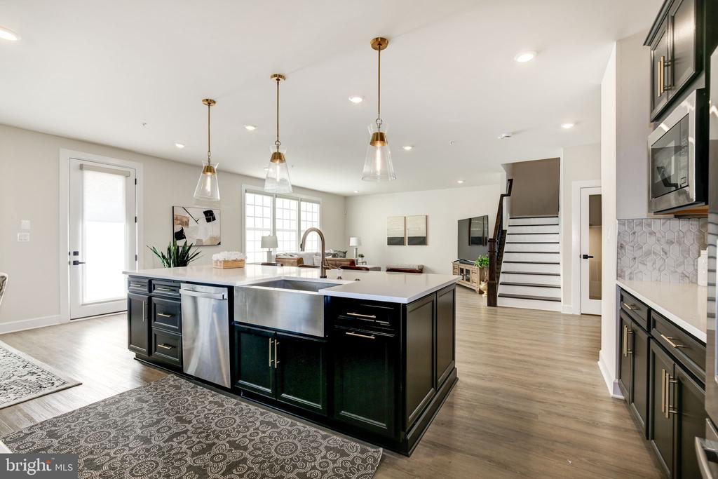 6547 CLUBHOUSE DRIVE