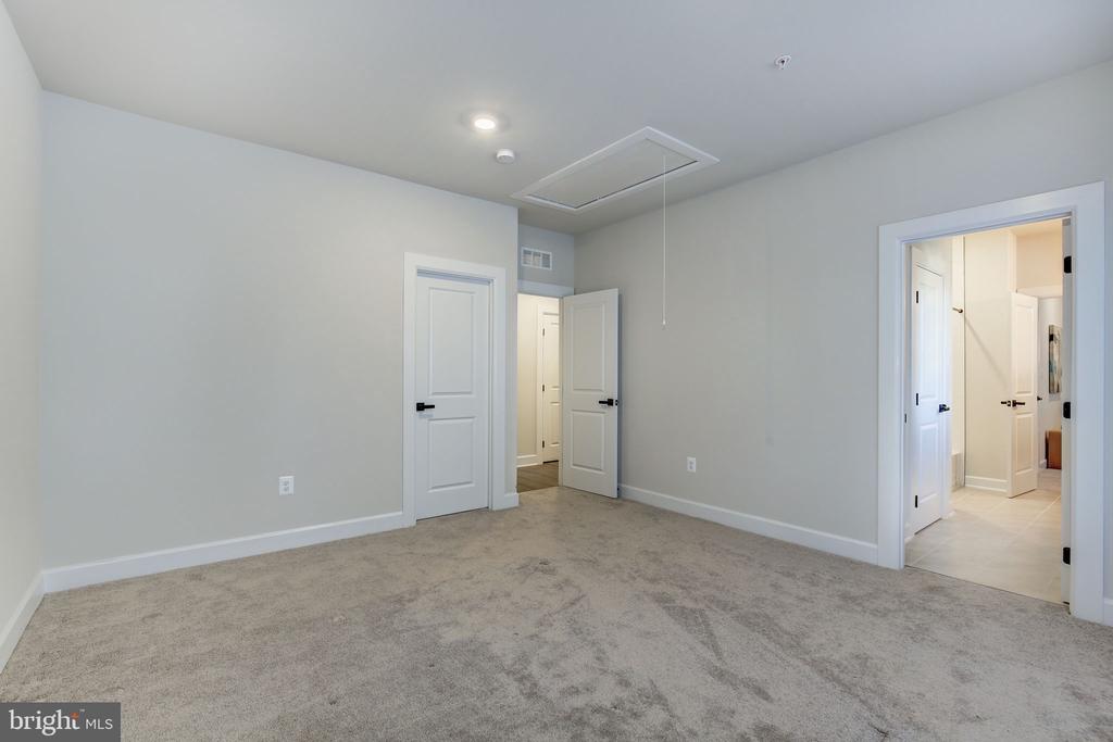 6547 CLUBHOUSE DRIVE