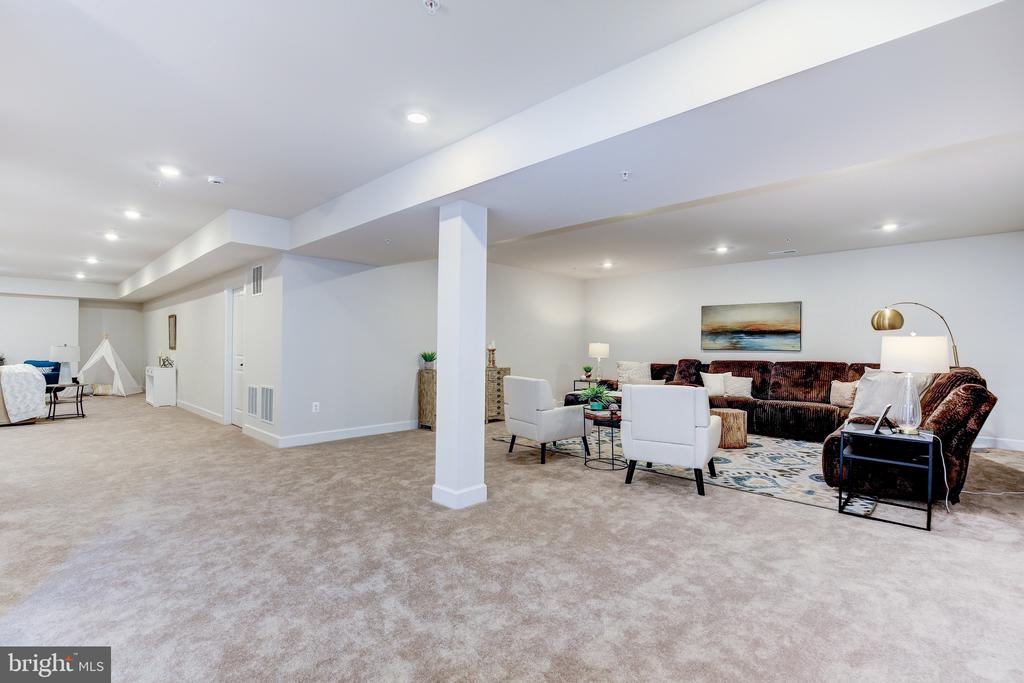 6547 CLUBHOUSE DRIVE