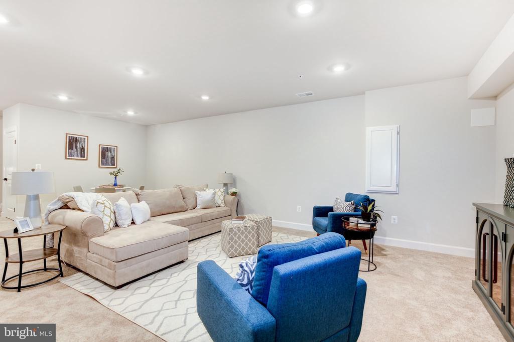 6547 CLUBHOUSE DRIVE