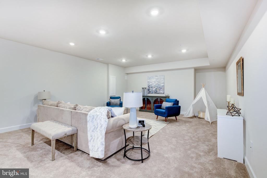 6547 CLUBHOUSE DRIVE