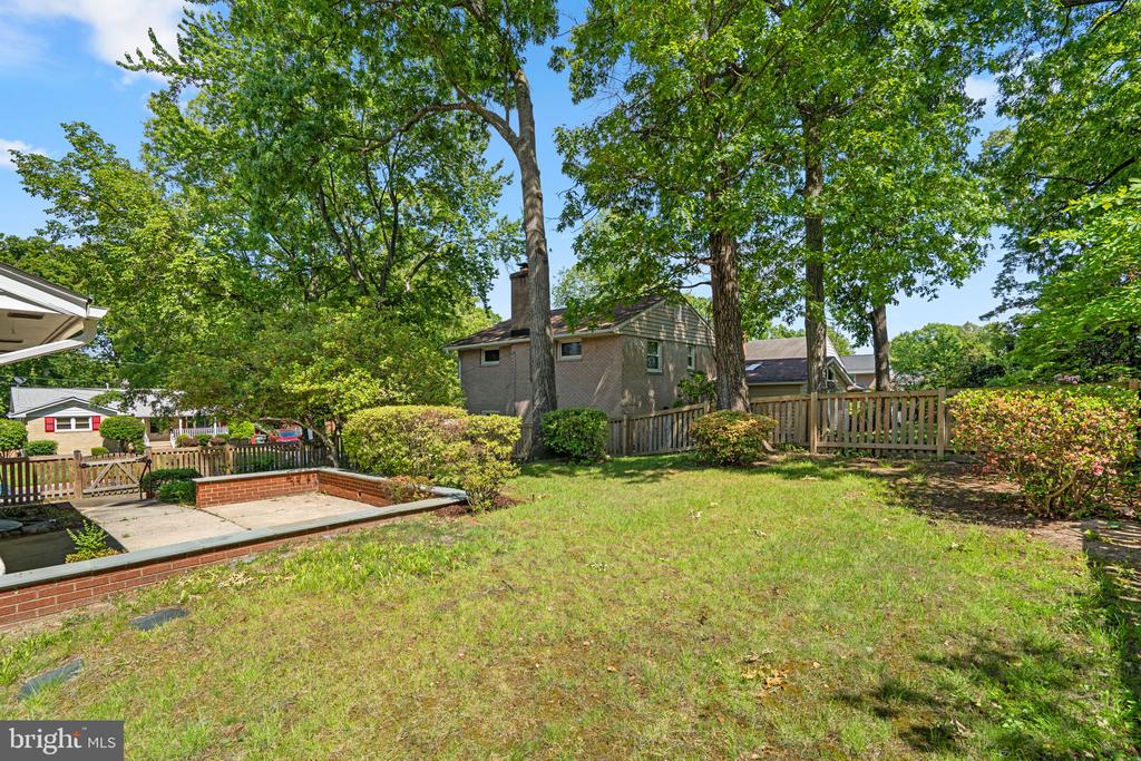 9109 DRAKE PLACE