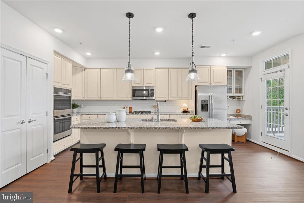 10102 DORSEY LANE
