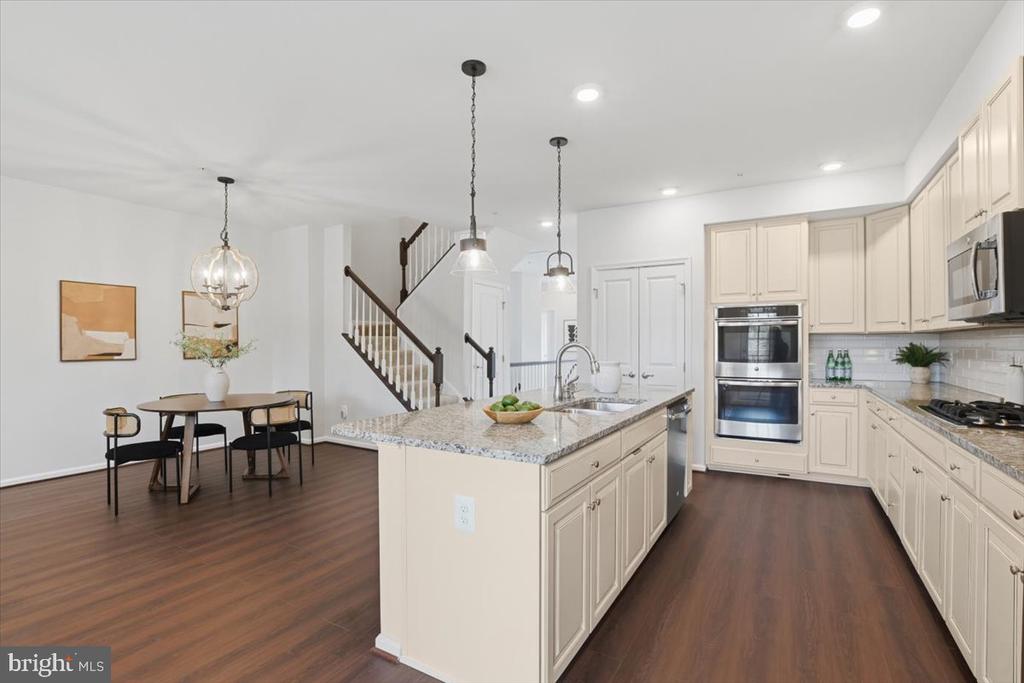10102 DORSEY LANE