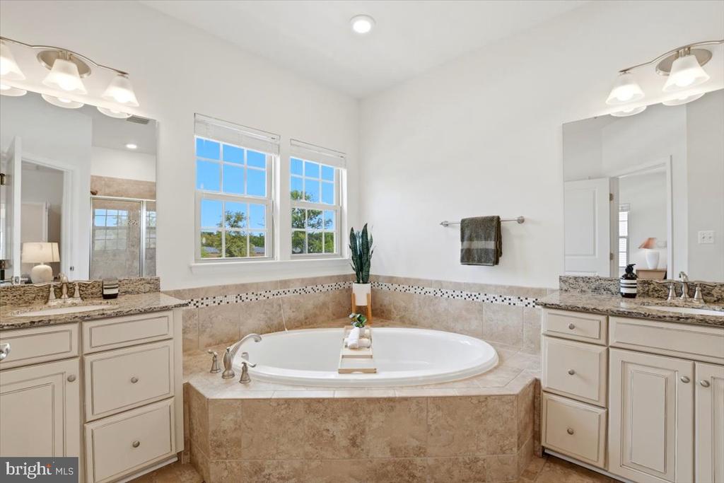 10102 DORSEY LANE