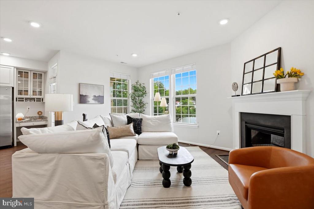 10102 DORSEY LANE
