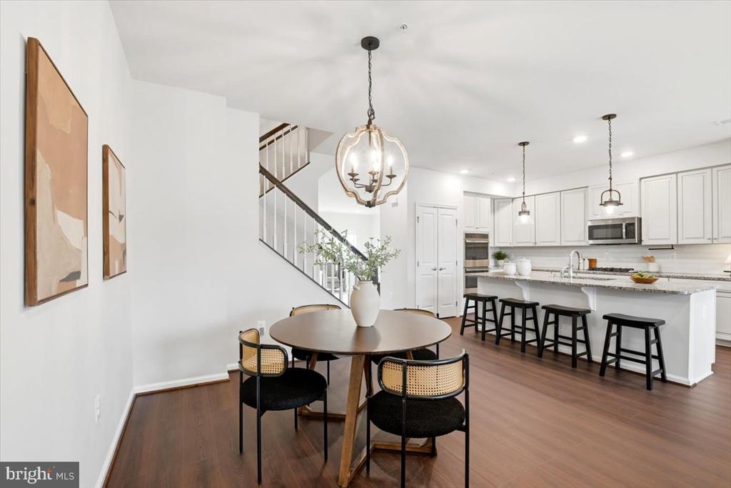 10102 DORSEY LANE