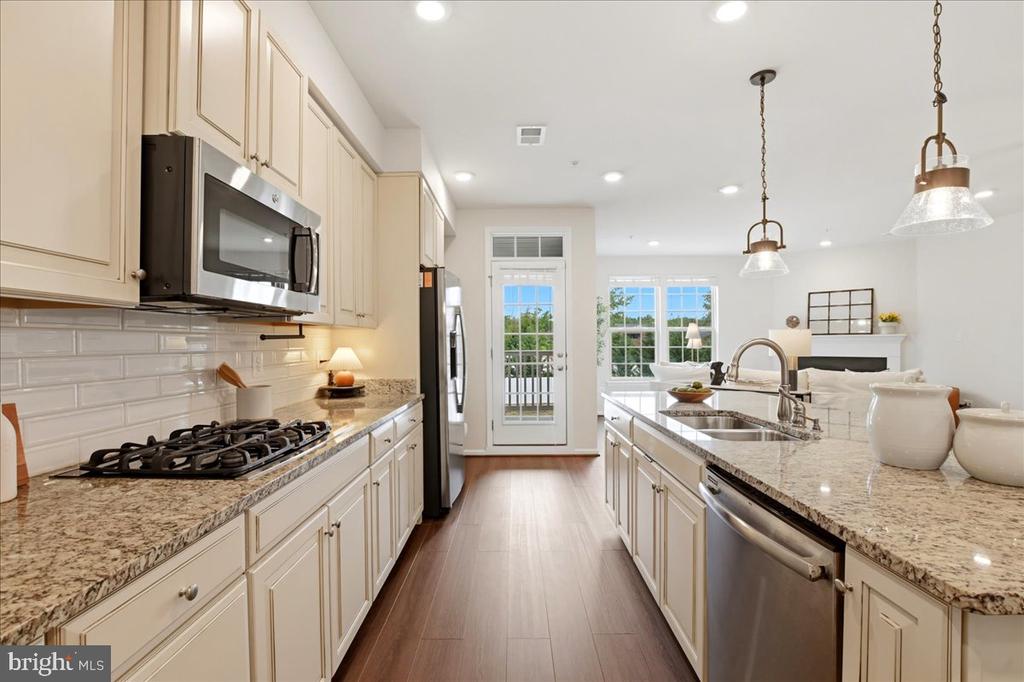 10102 DORSEY LANE