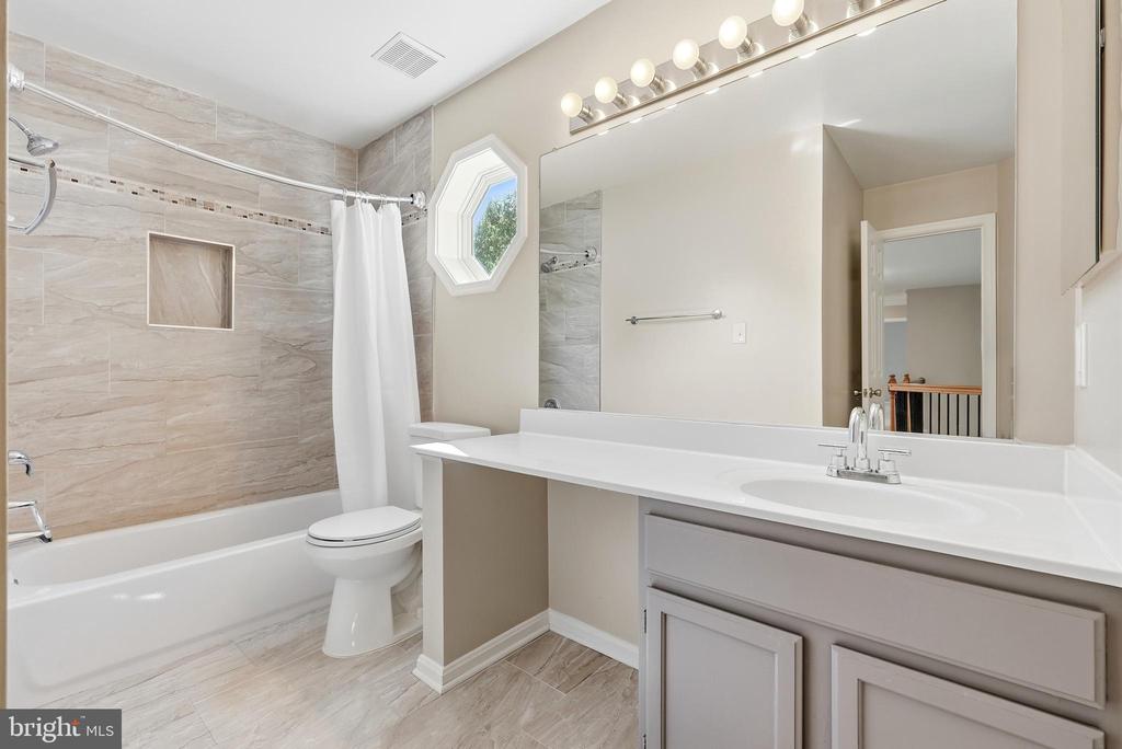 12106 QUICK FOX LANE