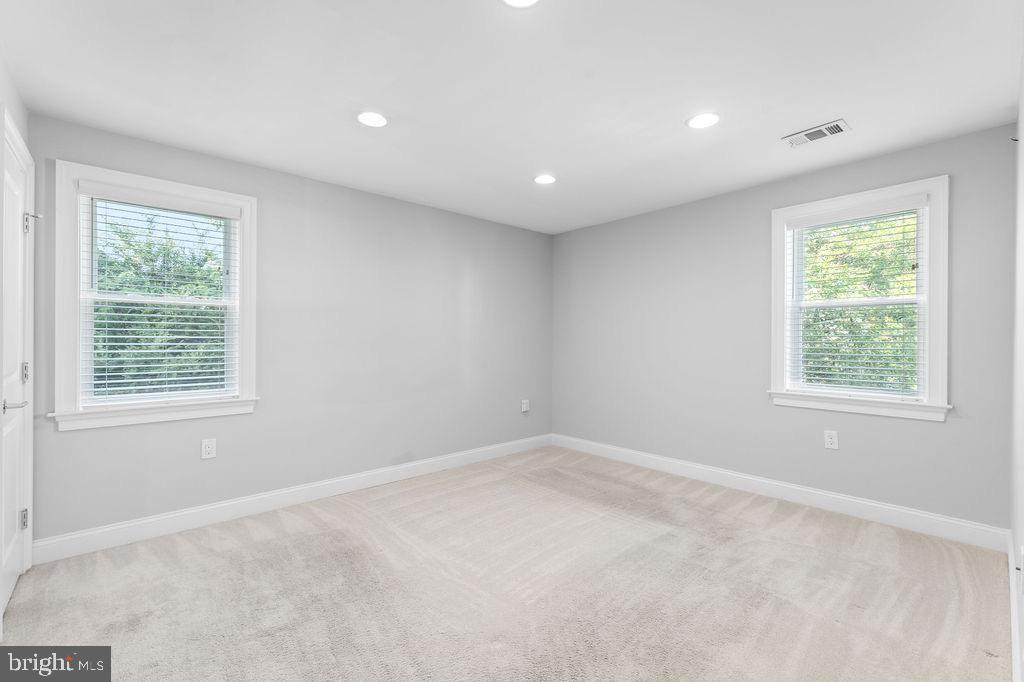 5803 RAVENSWOOD ROAD