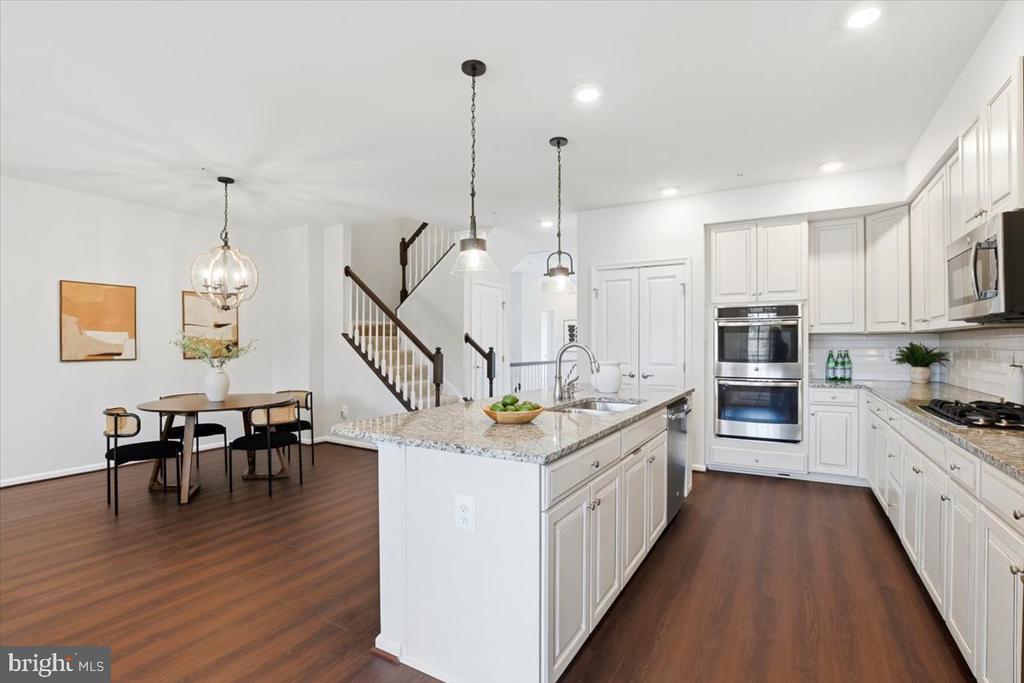 10102 DORSEY LANE