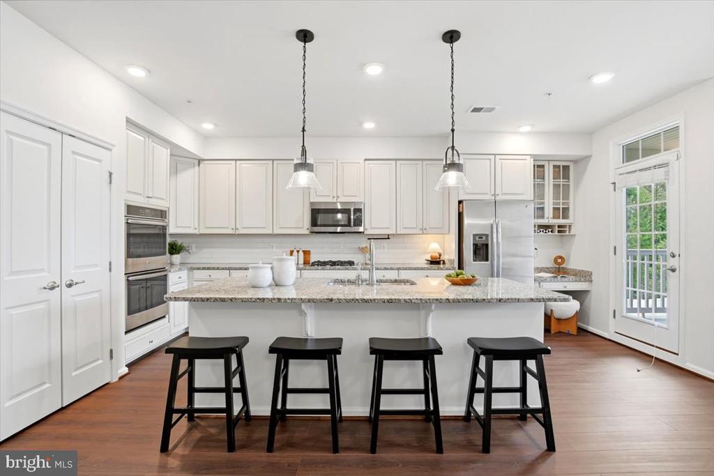 10102 DORSEY LANE