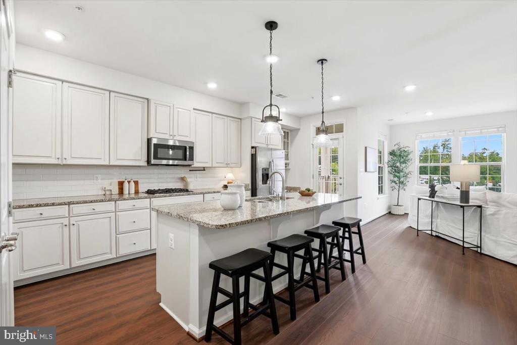 10102 DORSEY LANE