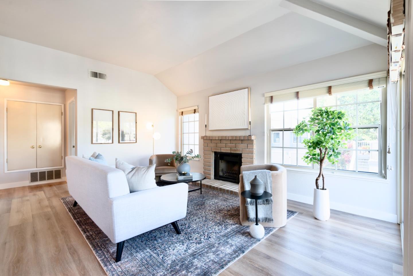 1646 Via Laguna