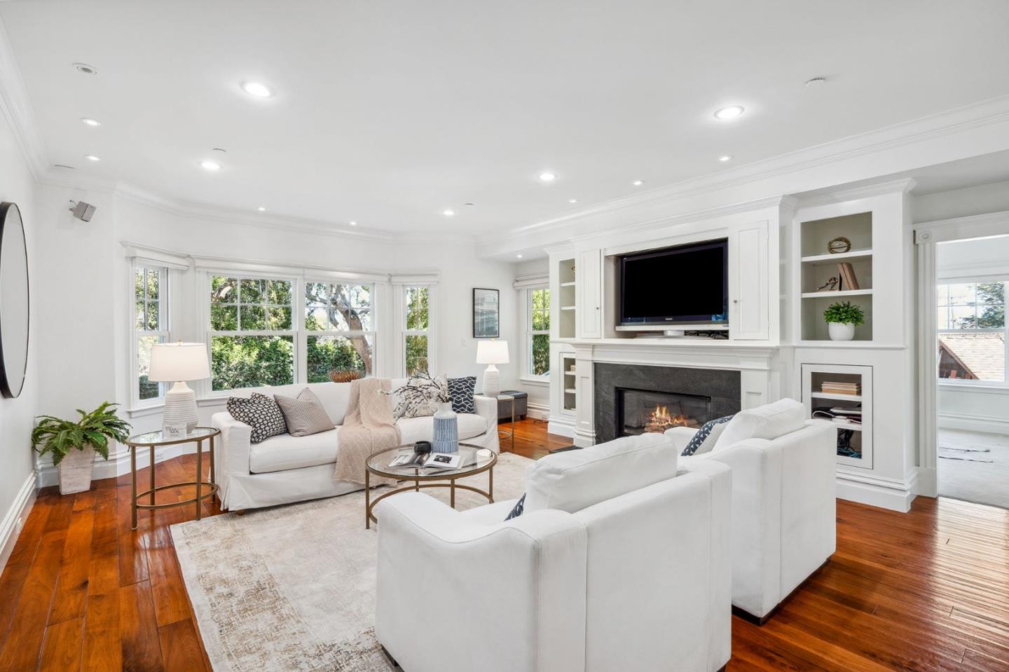 2908 Eaton AVE