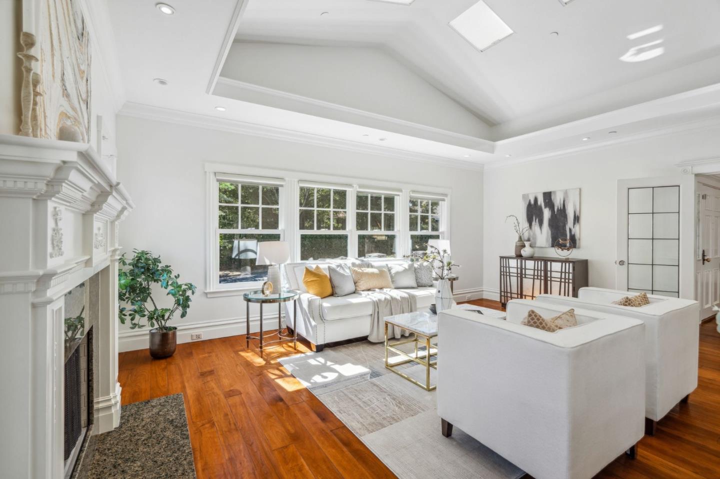 2908 Eaton AVE