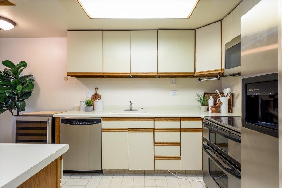 1100 Sharon Park DR 13