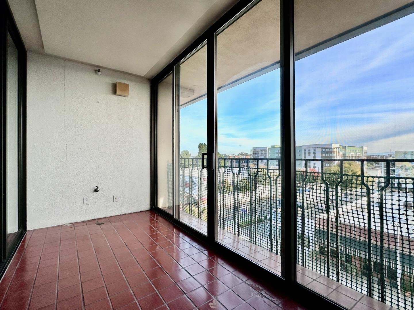 555 Laurel AVE 527