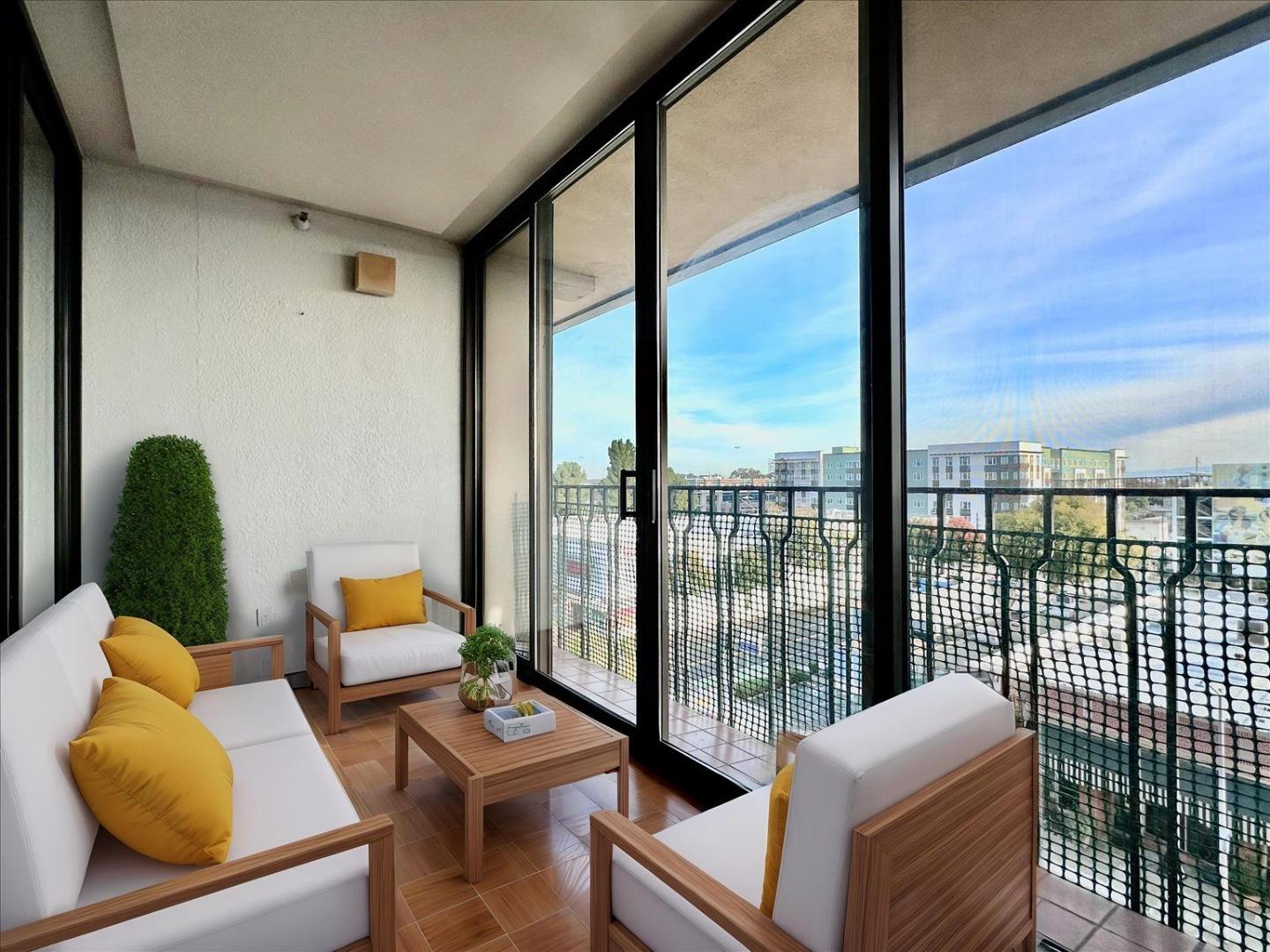 555 Laurel AVE 527
