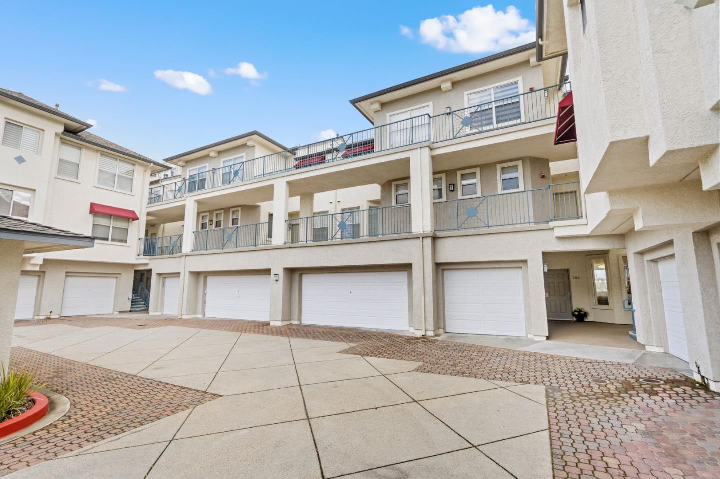 300 Baltic CIR 306
