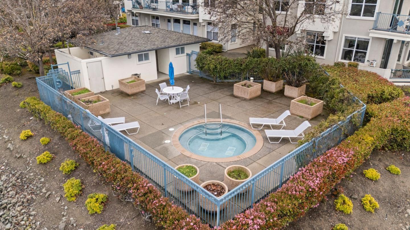 300 Baltic CIR 306