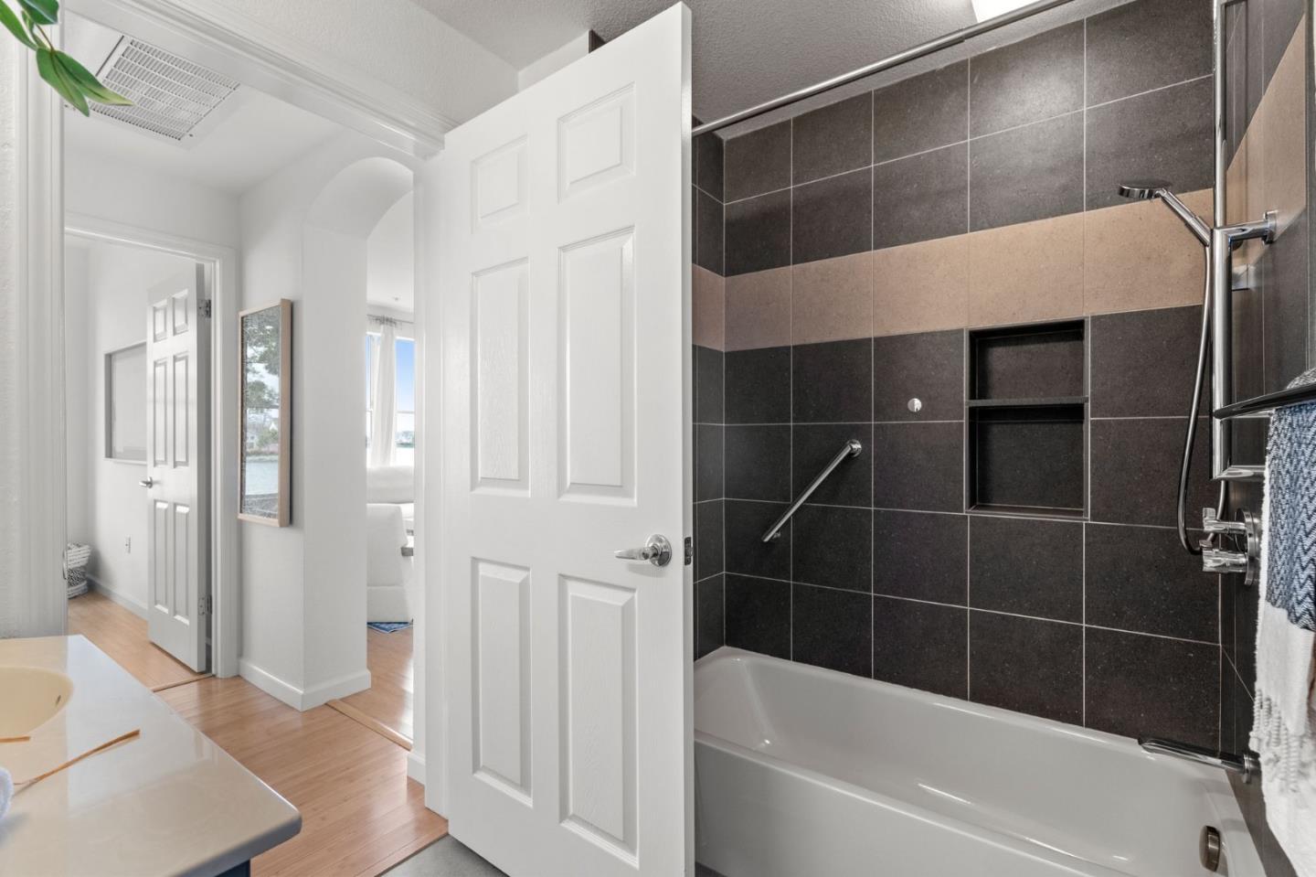 300 Baltic CIR 306