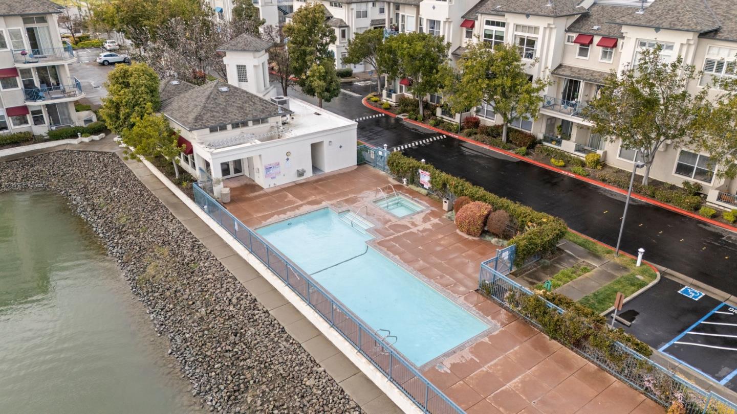300 Baltic CIR 306