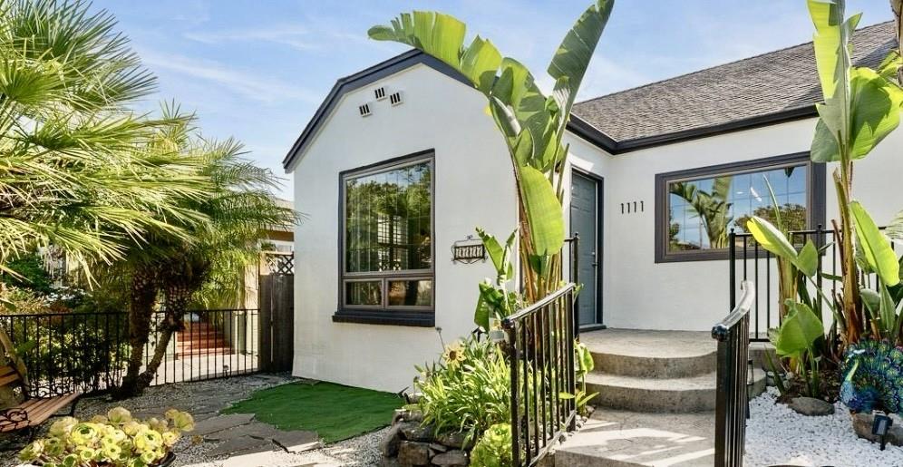 1111 Laguna