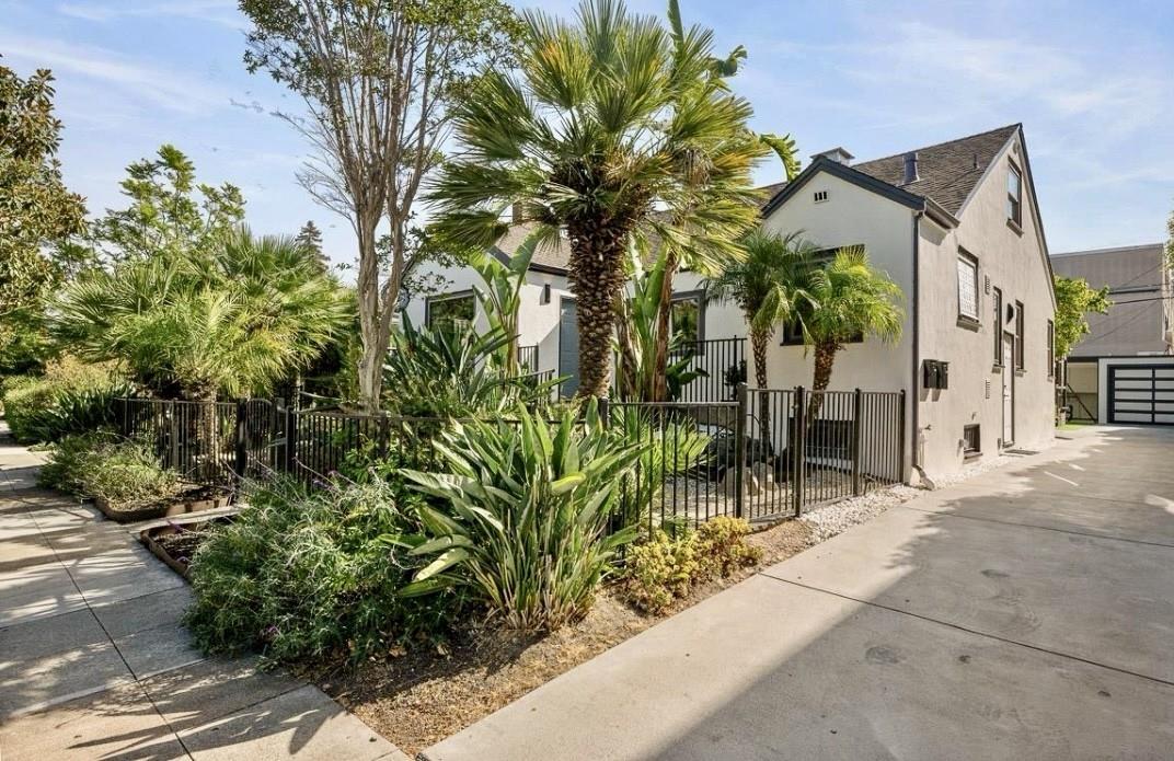 1111 Laguna