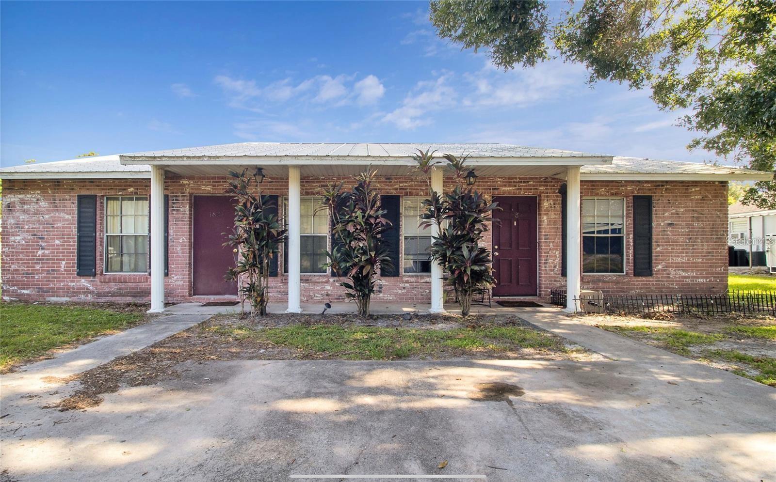 1682 NE FLORIDIAN CIR