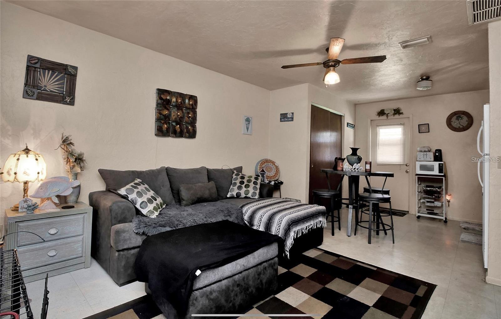 1682 NE FLORIDIAN CIR