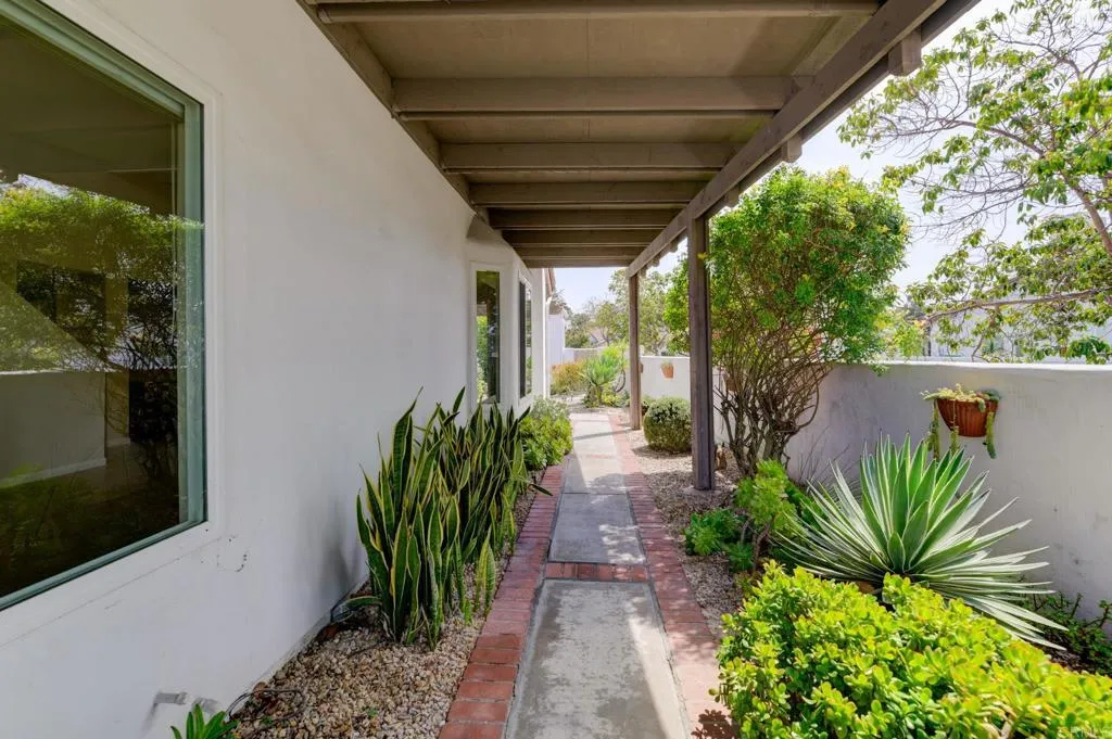 4609 Zamora Way