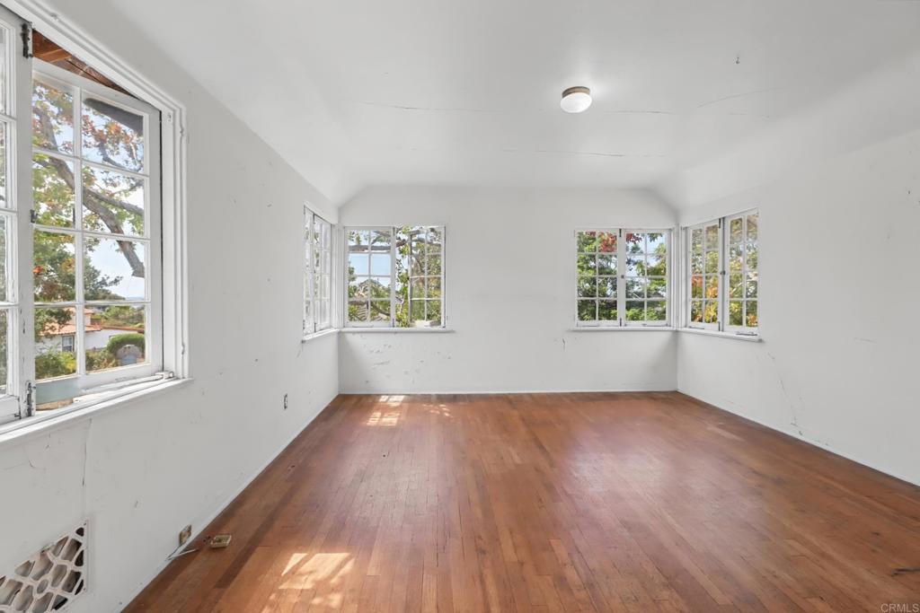 5669 Bellevue Avenue