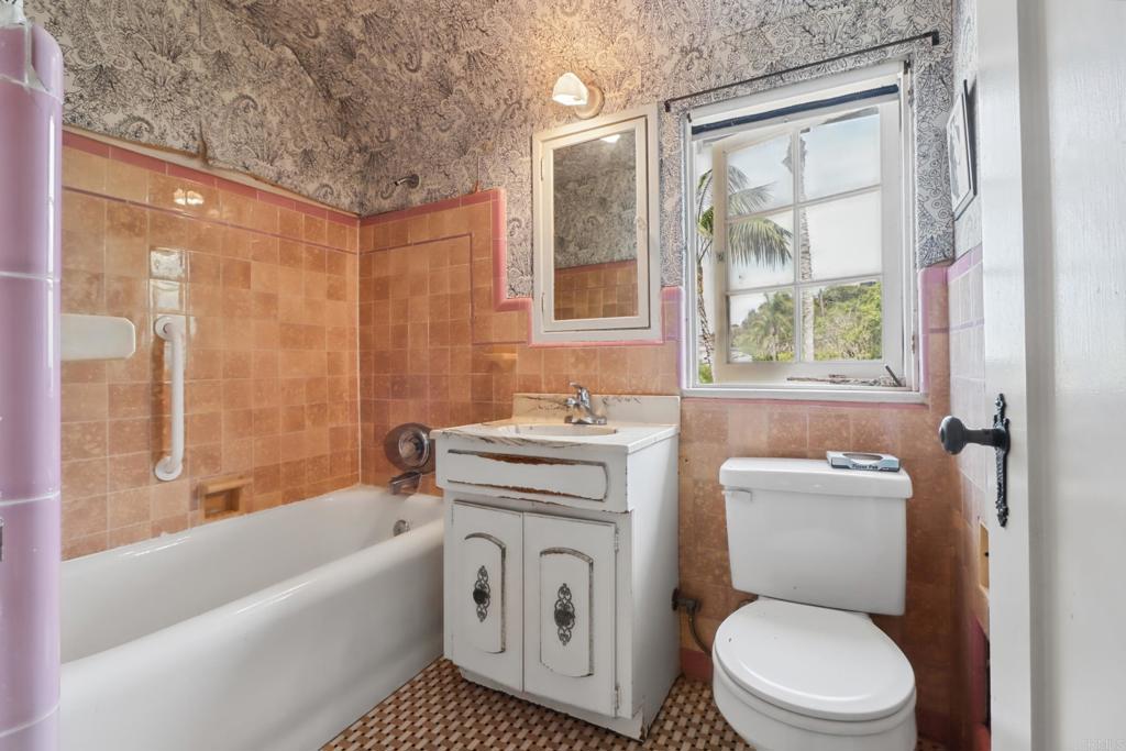 5669 Bellevue Avenue