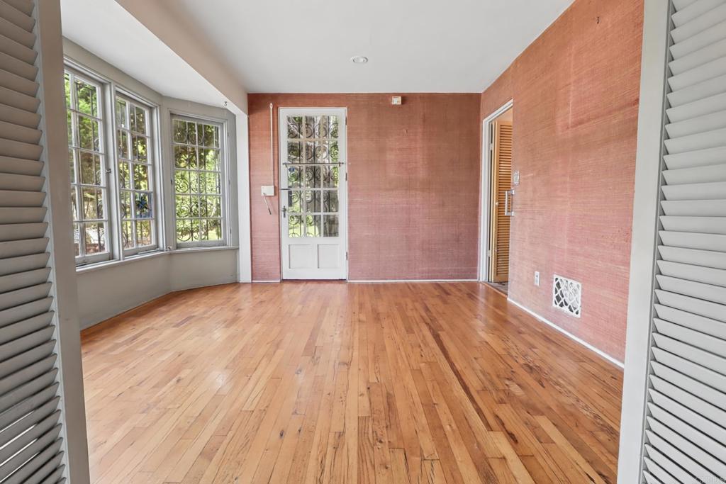 5669 Bellevue Avenue