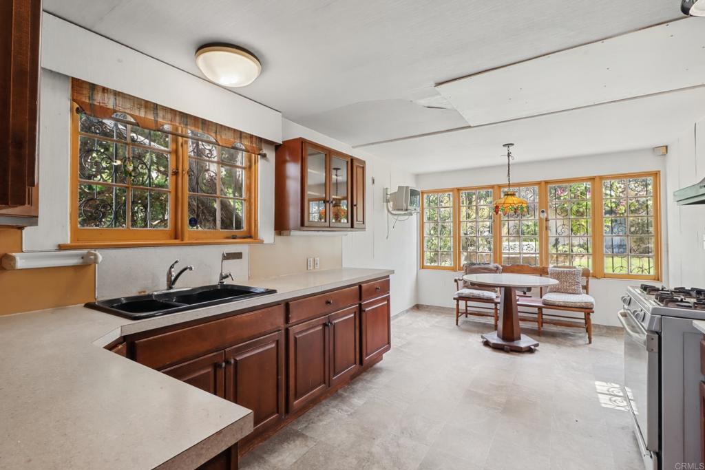 5669 Bellevue Avenue